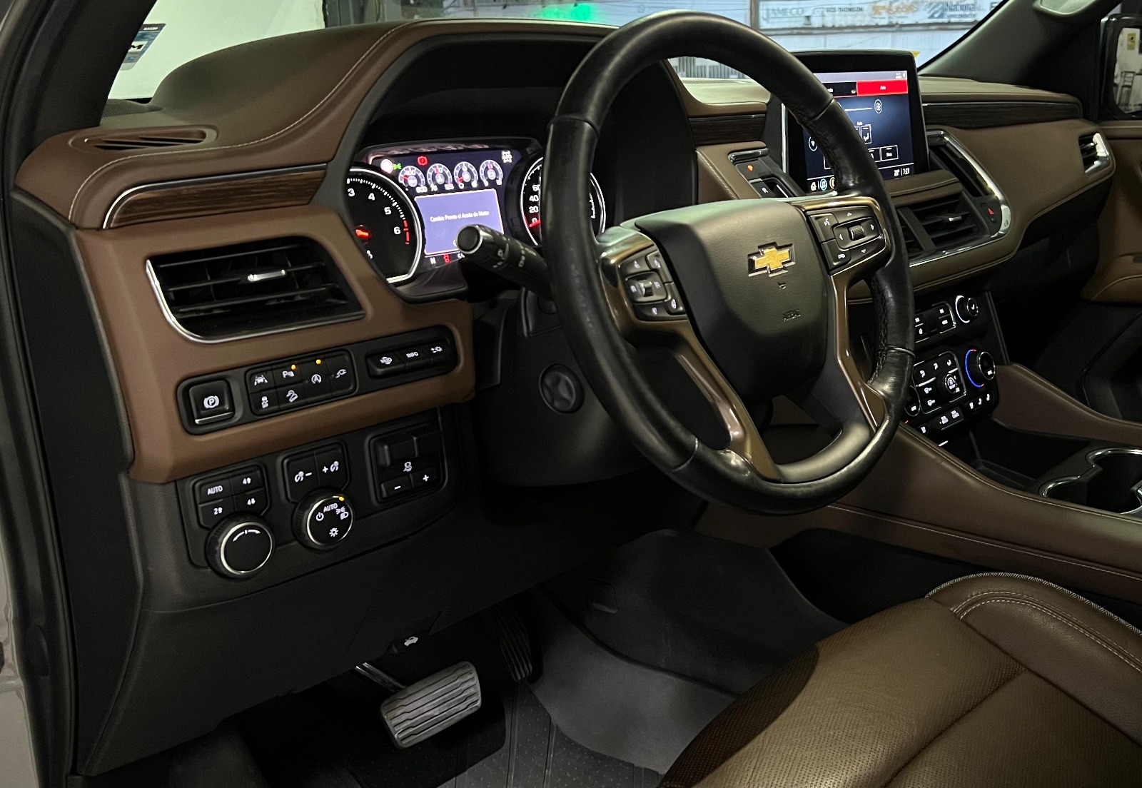 CHEVROLET SUBURBAN HIGH COUNTRY 4X4 (8884) - Image 10