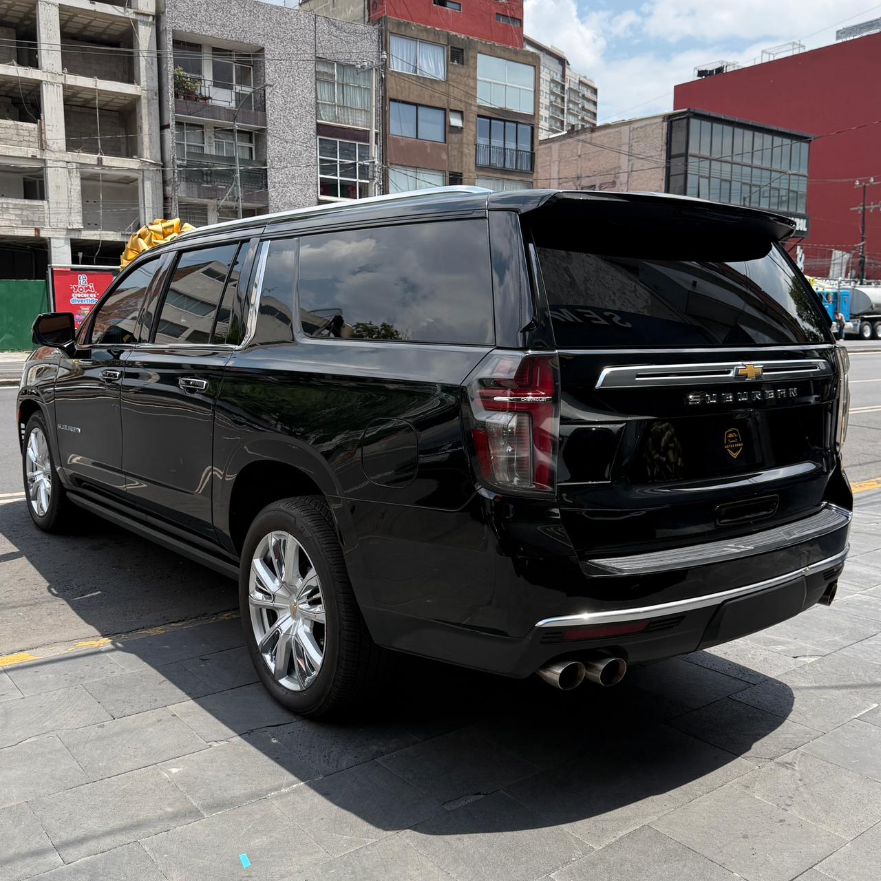 CHEVROLET SUBURBAN HIGH COUNTRY 4X4 BLINDAJE NIVEL 5 PLUS (4750) - Image 2