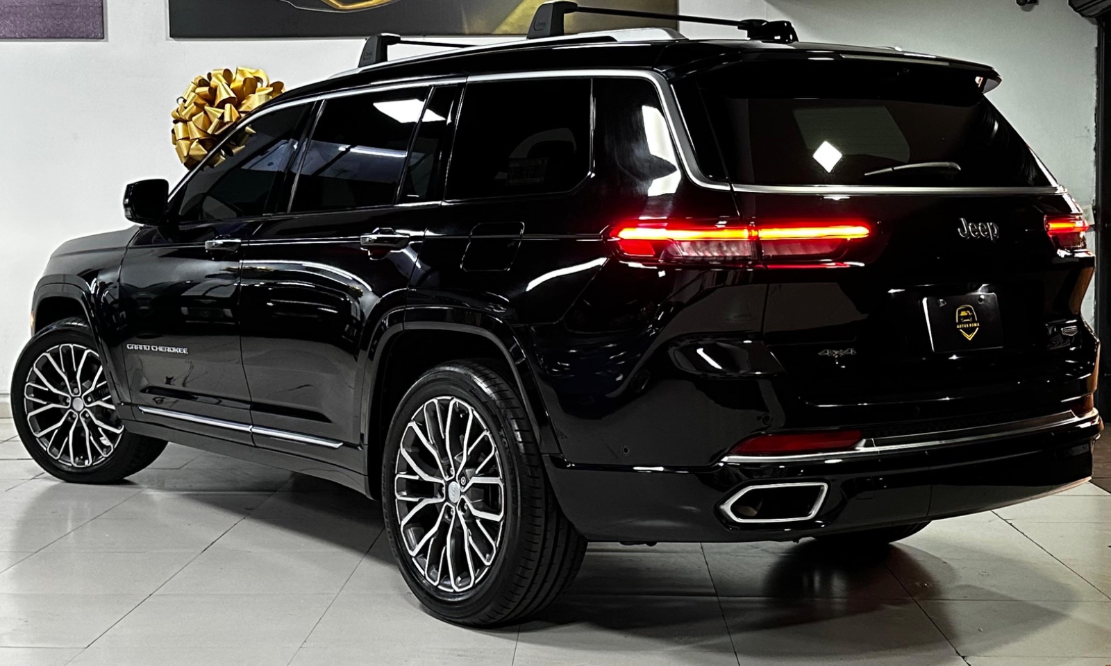 JEEP GRAND CHEROKEE SUMMIT V8 5.7 (5442) - Image 2