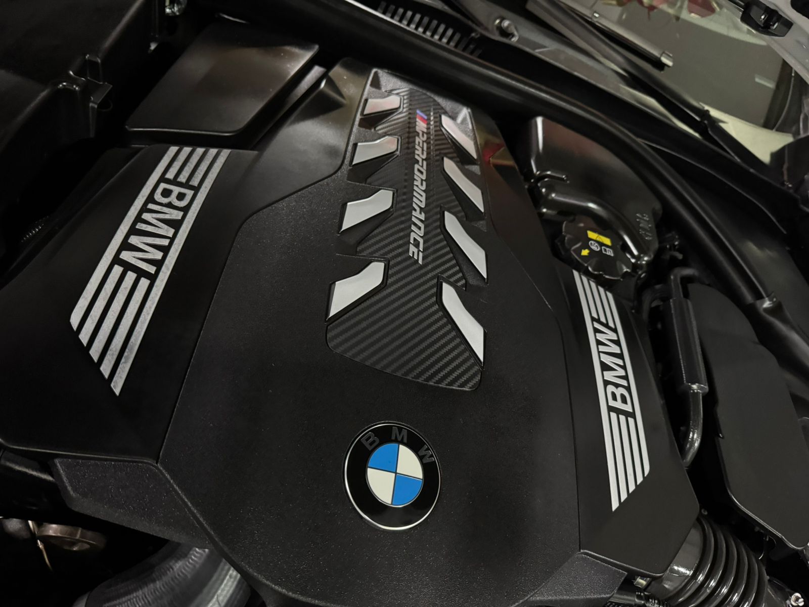 BMW M850 COUPE (6869) - Image 22