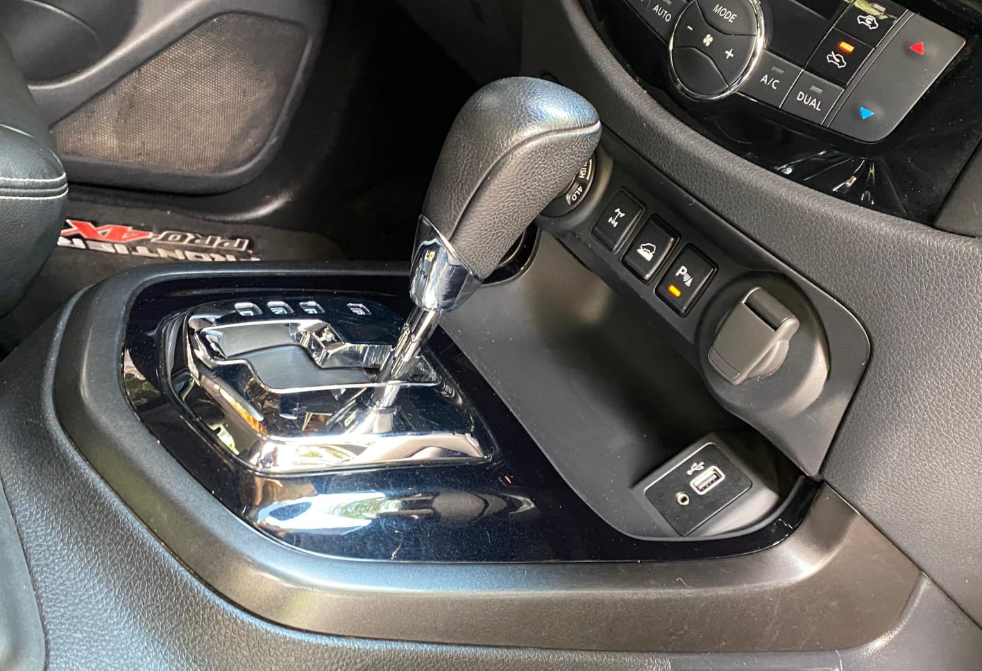 NISSAN FRONTIER PRO 4X 4X4 (2505) - Image 12