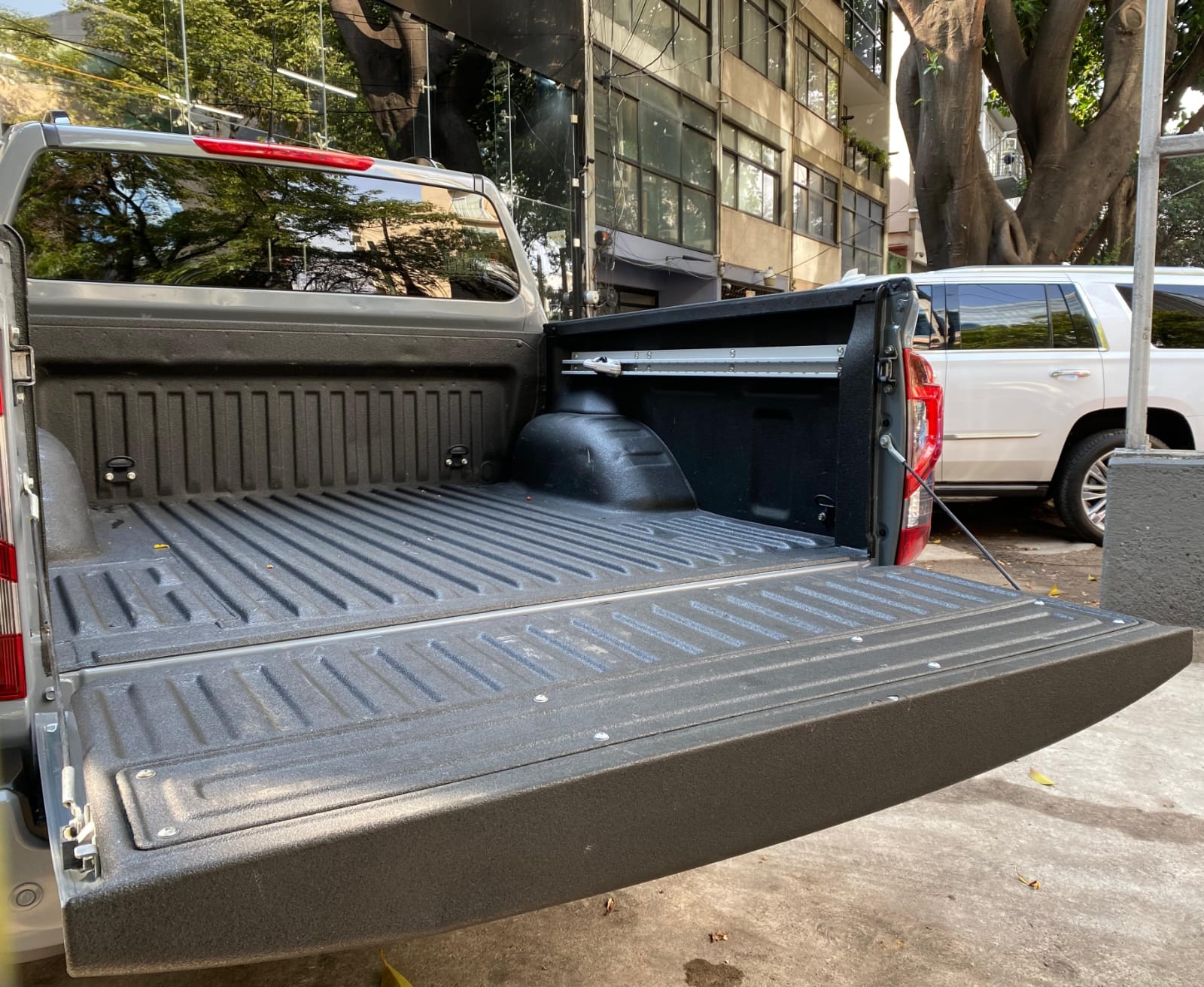NISSAN FRONTIER PRO 4X 4X4 (2505) - Image 16