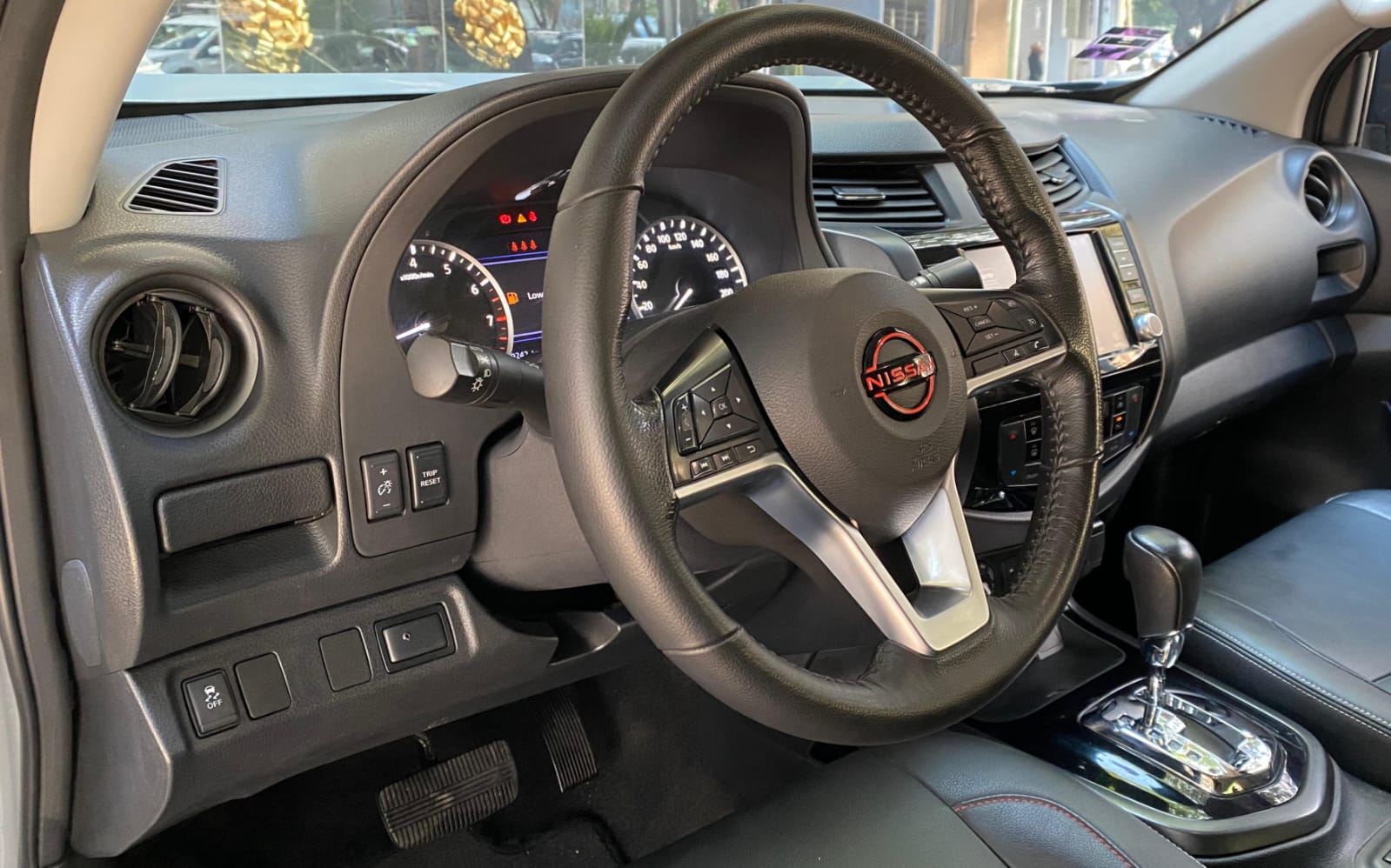 NISSAN FRONTIER PRO 4X 4X4 (2505) - Image 22
