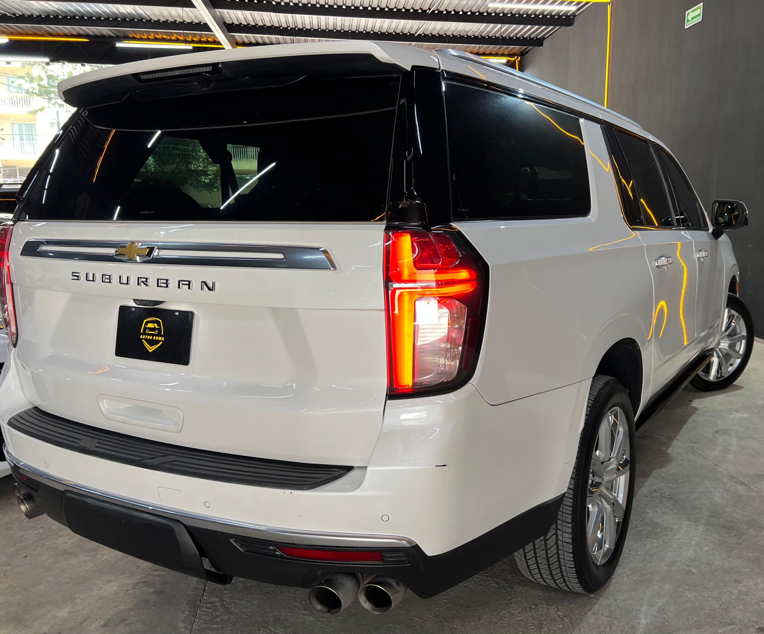 CHEVROLET SUBURBAN HIGH COUNTRY 4X4 (9410) - Image 22