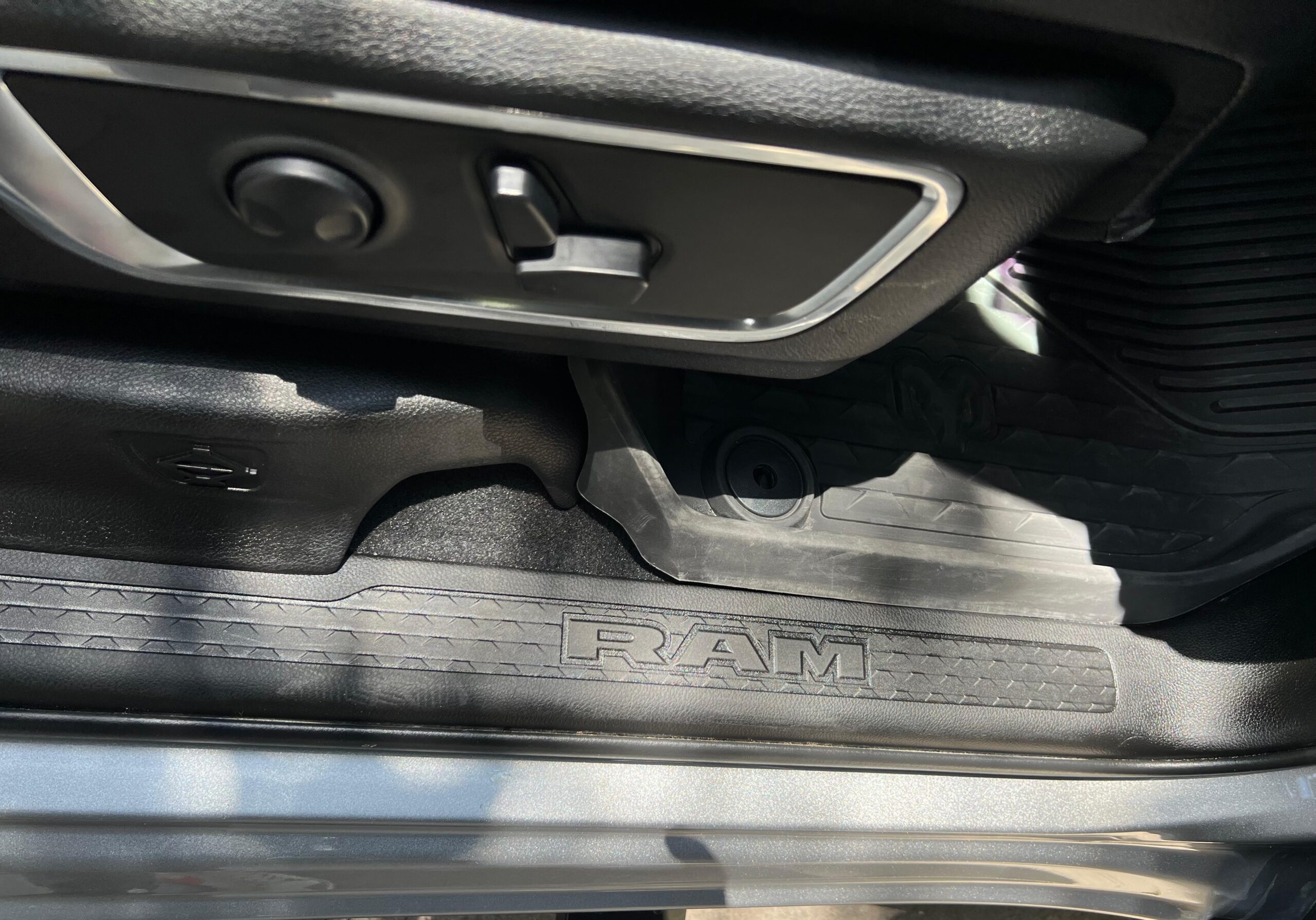 RAM 1500 LARAMIE SPORT CREW CAB 4X4 (1510) - Image 17