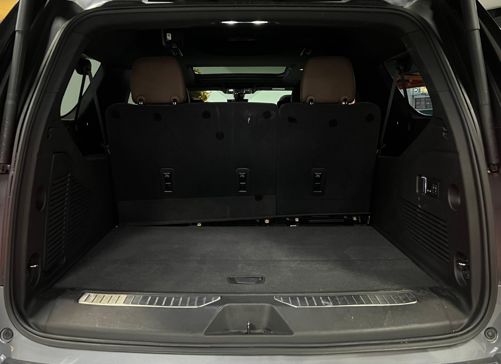 CHEVROLET SUBURBAN HIGH COUNTRY 4X4 (8884) - Image 18
