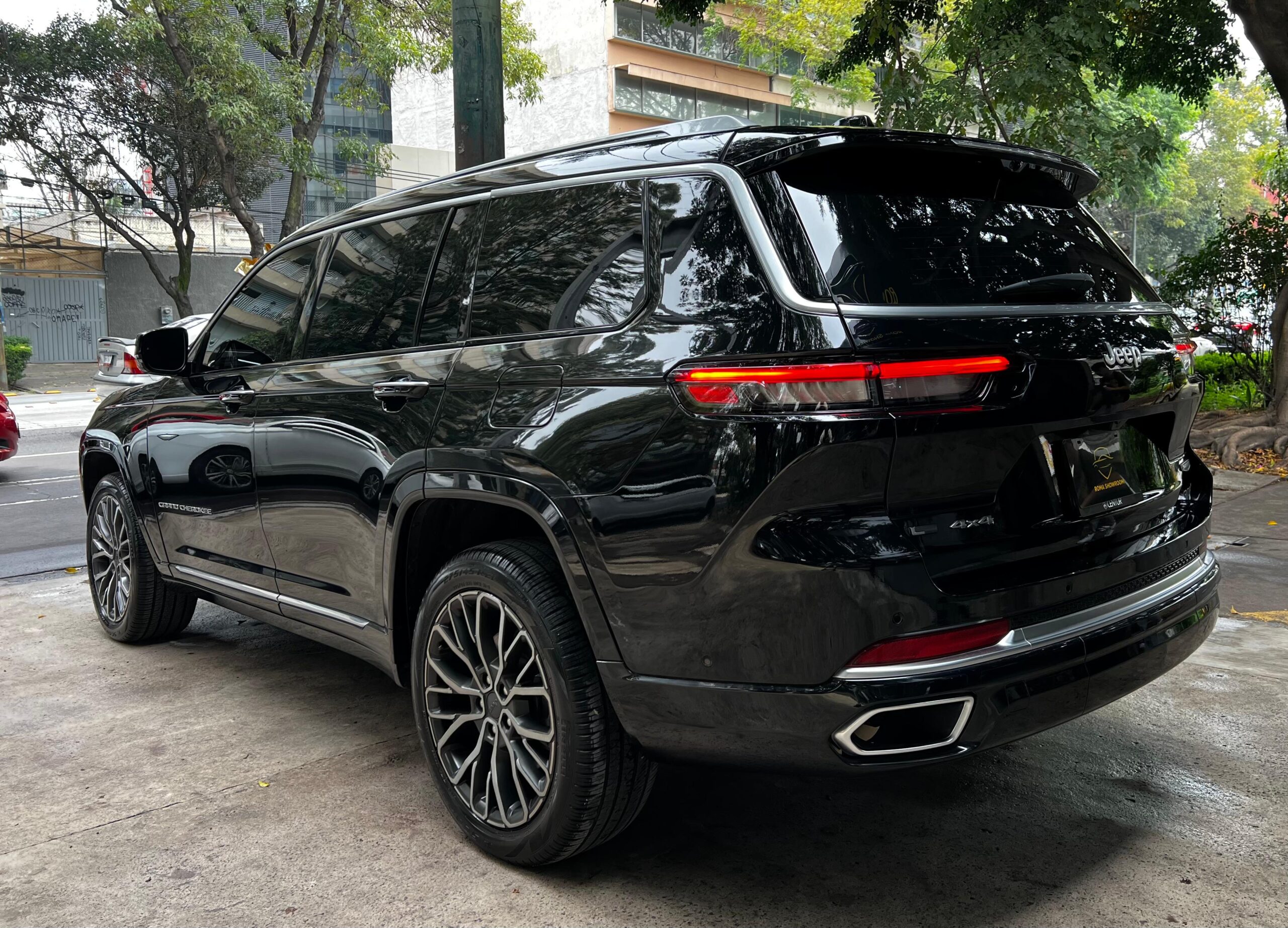 JEEP GRAND CHEROKEE SUMMIT BLINDAJE NIVEL 3 CENTURY (8434) - Imagen 2